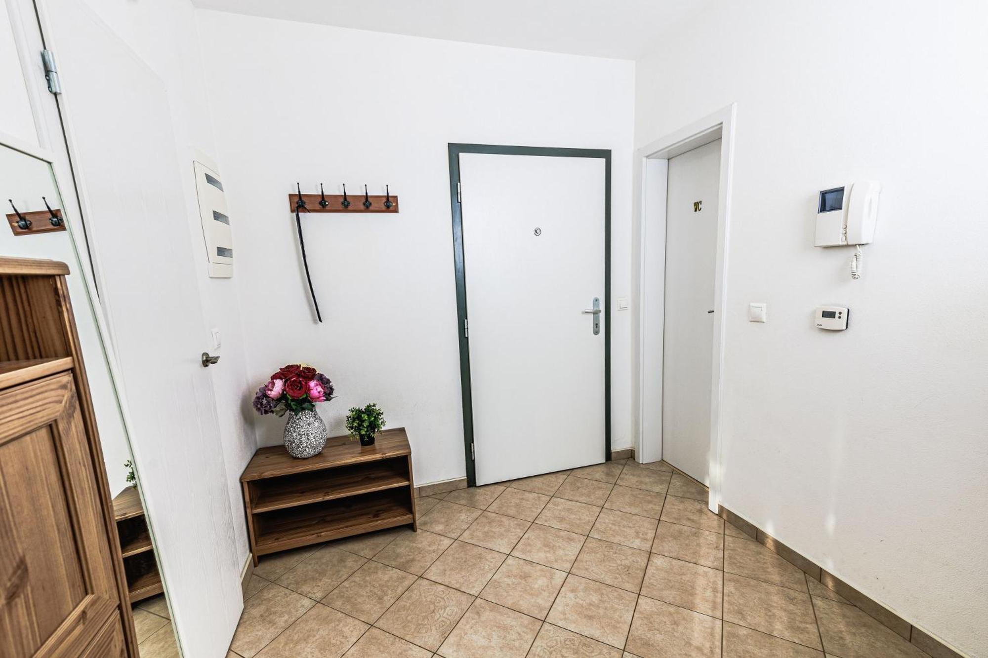 Sunny Apartment With Amazing Terrace On The 13Th Floor Near City Center Bratislava Bagian luar foto