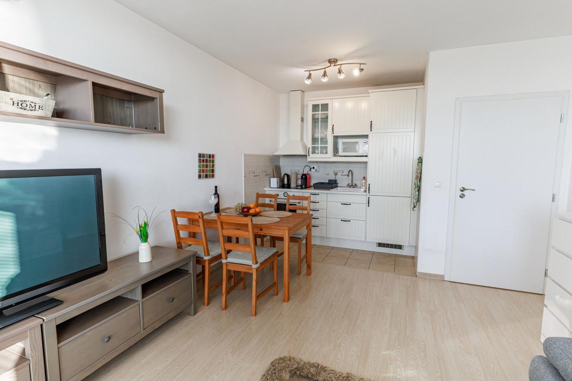 Sunny Apartment With Amazing Terrace On The 13Th Floor Near City Center Bratislava Bagian luar foto
