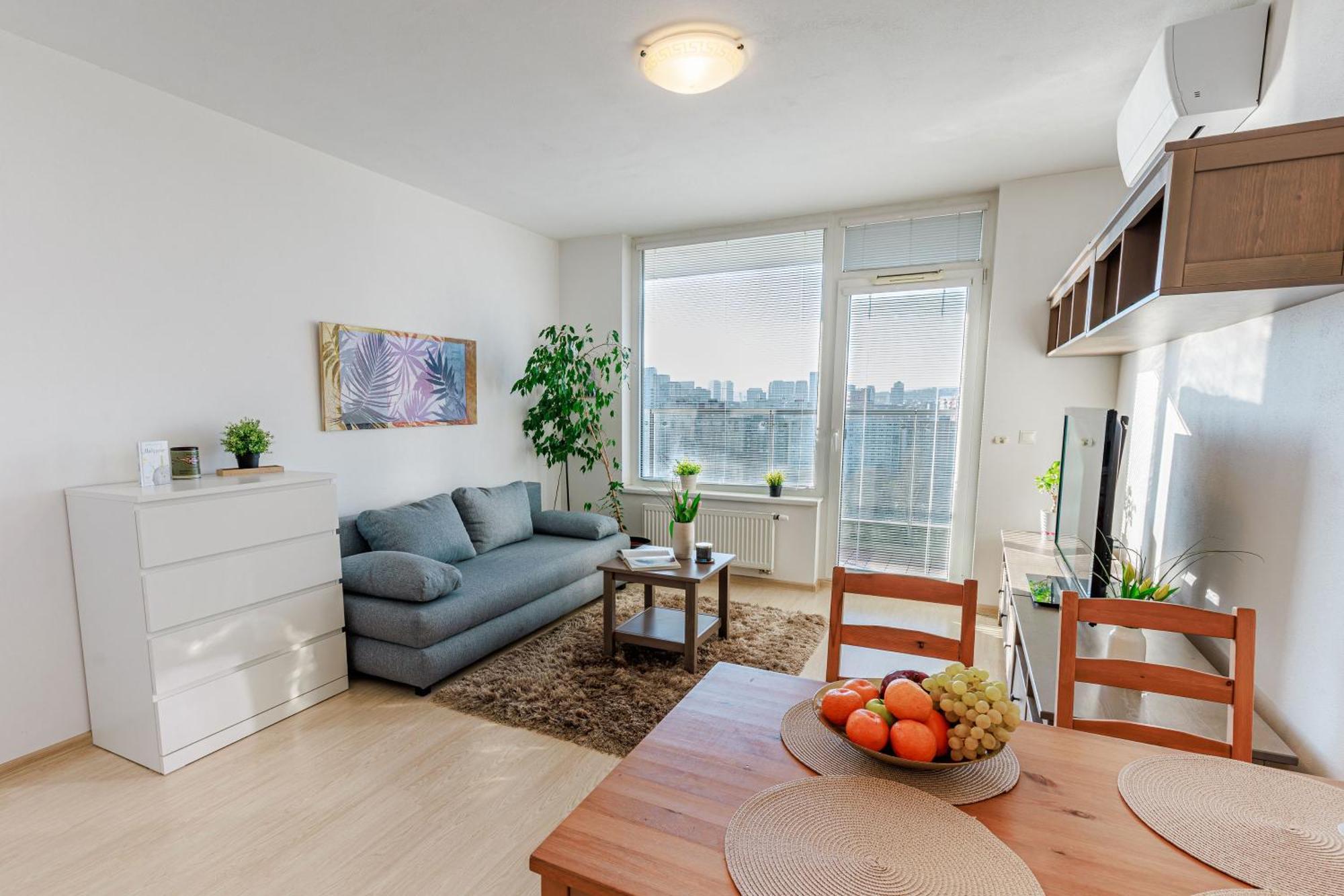 Sunny Apartment With Amazing Terrace On The 13Th Floor Near City Center Bratislava Bagian luar foto